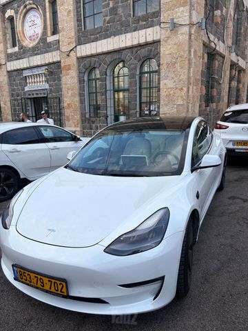 מודעת רכב טסלה מודל 3