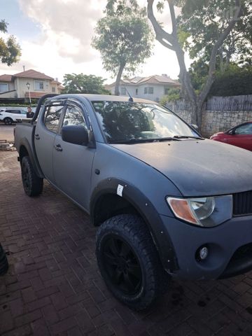 מיצובישי טרייטון / L200