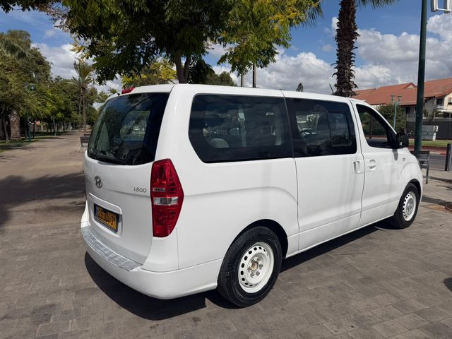 יונדאי H-1 / i800