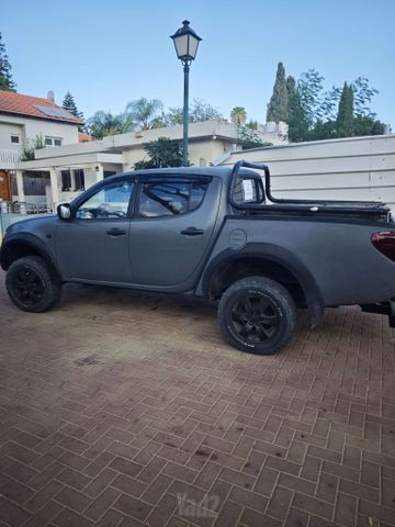 מיצובישי טרייטון / L200