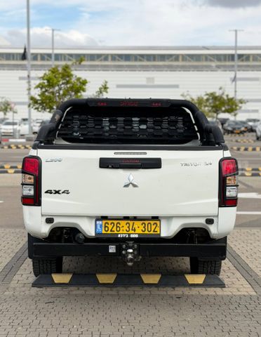 מיצובישי טרייטון / L200