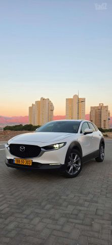 מודעת רכב מאזדה CX-30