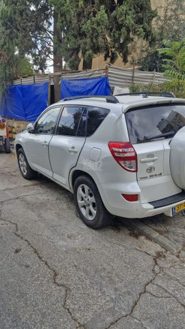 טויוטה RAV4
