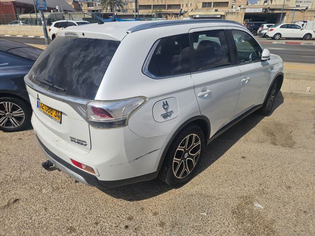 מיצובישי אאוטלנדר