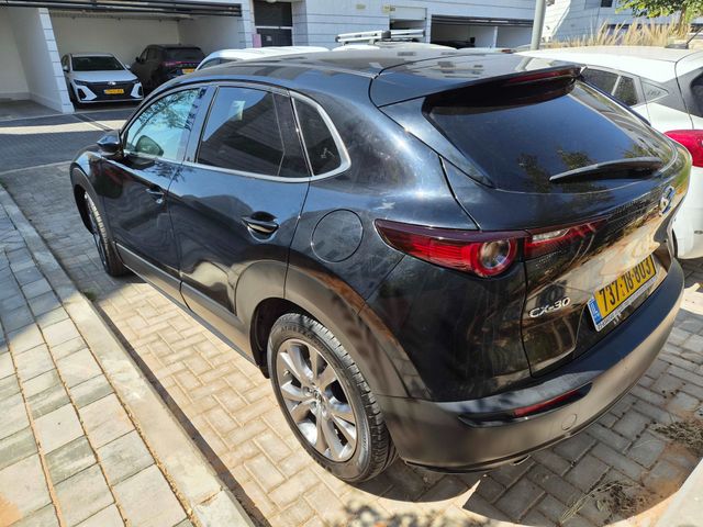 מודעת רכב מאזדה CX-30