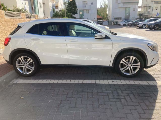 מרצדס-בנץ GLA