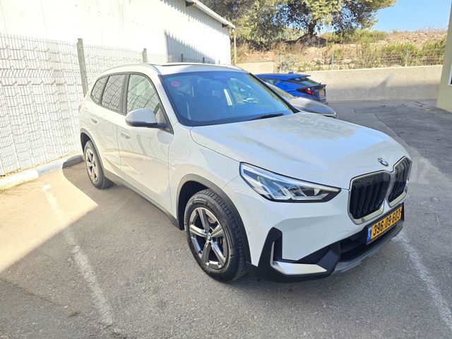 ב מ וו X1