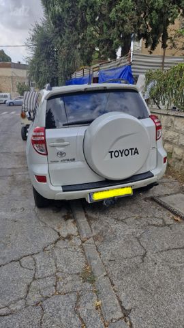 טויוטה RAV4