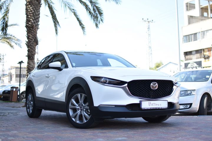 מודעת רכב מאזדה CX-30