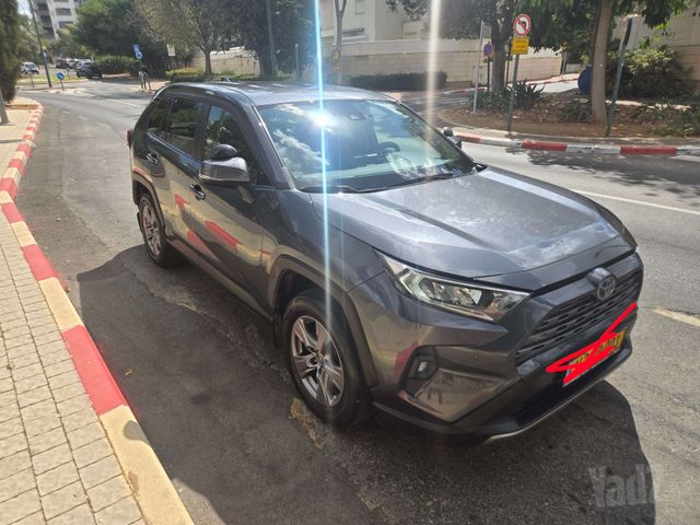 טויוטה RAV4