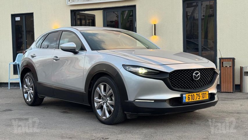 מודעת רכב מאזדה CX-30