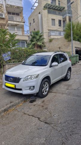 טויוטה RAV4
