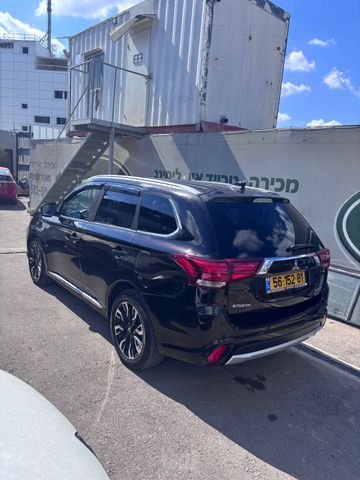 מיצובישי אאוטלנדר