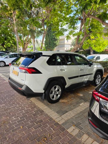 מודעת רכב טויוטה RAV4