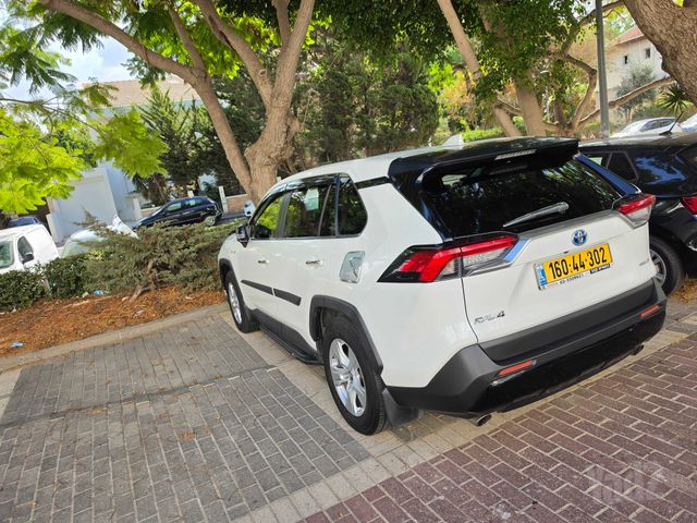 טויוטה RAV4
