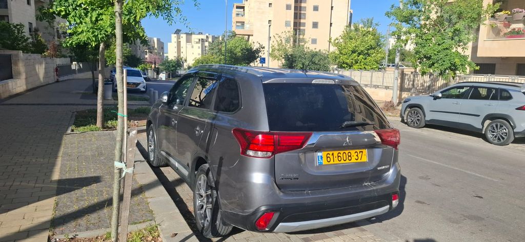 מיצובישי אאוטלנדר