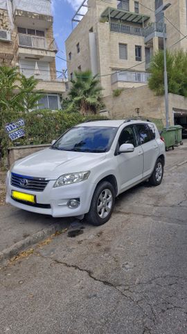 מודעת רכב טויוטה RAV4