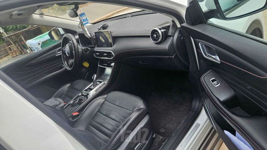 אם ג'י EHS PHEV
