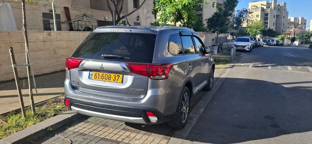 מיצובישי אאוטלנדר