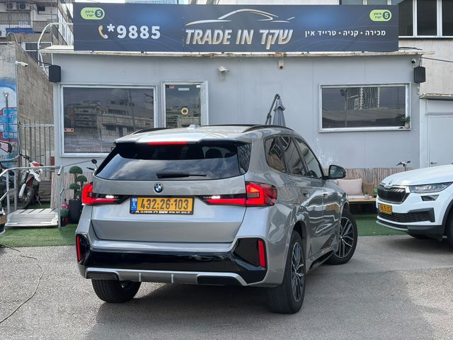 ב מ וו X1