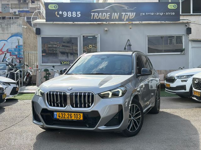 ב מ וו X1
