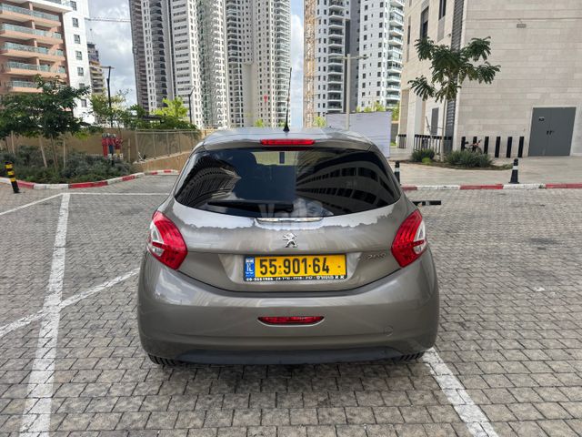 פיג'ו 208