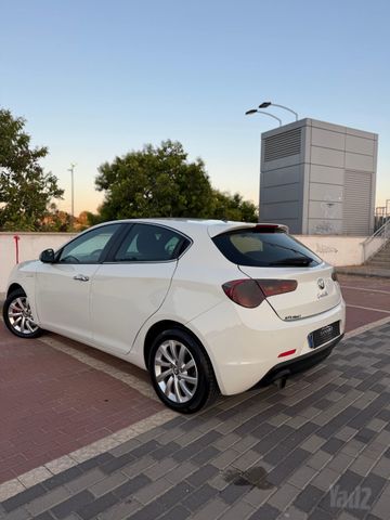 אלפא רומיאו ג'ולייטה