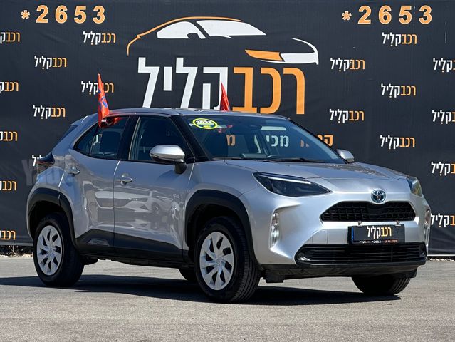 טויוטה יאריס קרוס