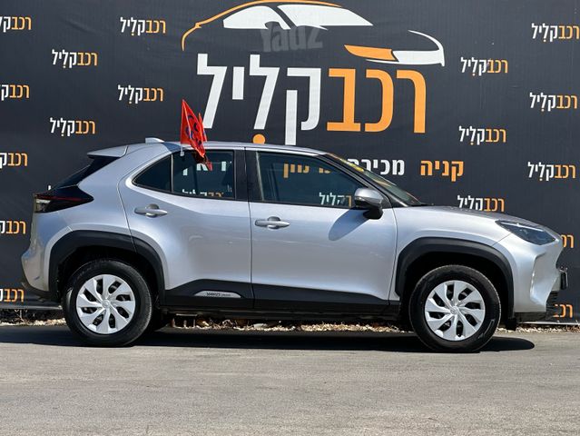 טויוטה יאריס קרוס