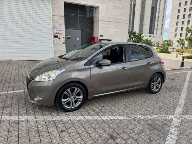 פיג'ו 208