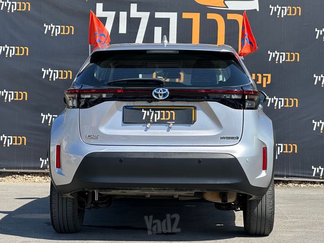 טויוטה יאריס קרוס