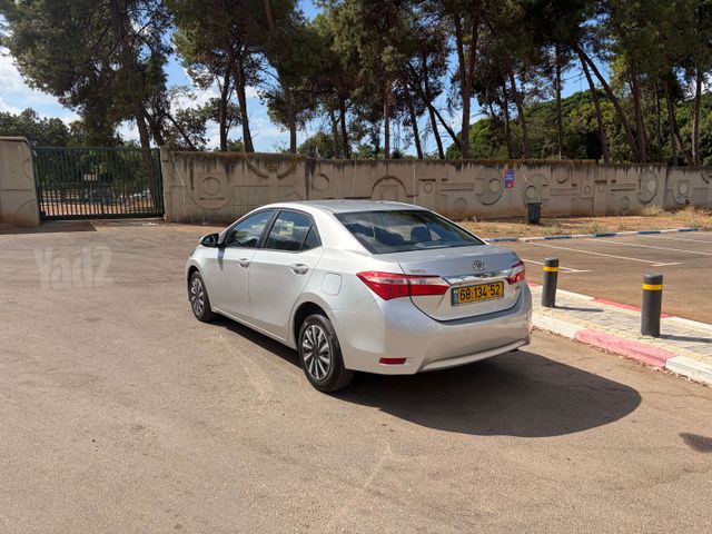 טויוטה קורולה