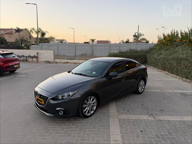 מאזדה 3
