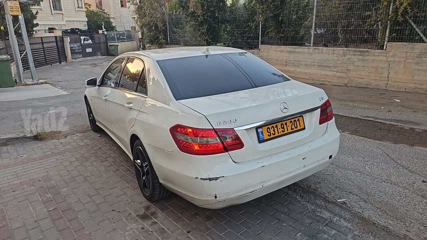 מודעת רכב מרצדס-בנץ E-class