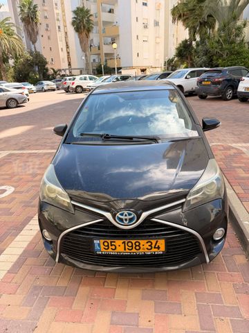 טויוטה יאריס