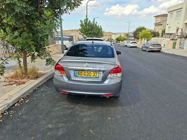 מיצובישי אטראז'