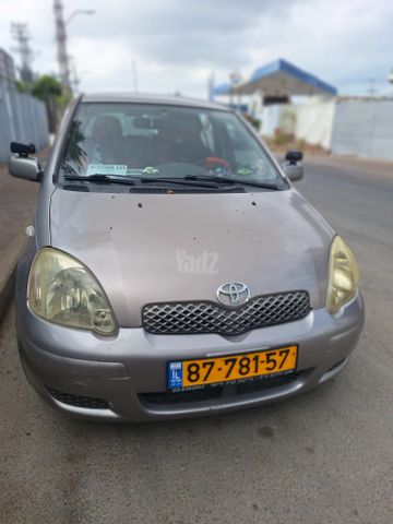 טויוטה יאריס