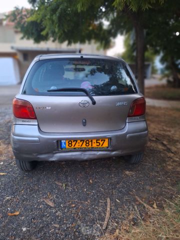 טויוטה יאריס