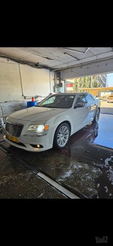 מודעת רכב קרייזלר 300