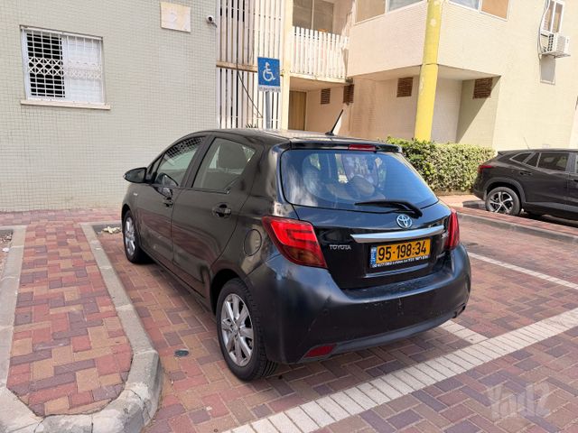 טויוטה יאריס