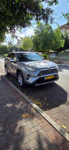 טויוטה RAV4