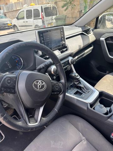 טויוטה RAV4