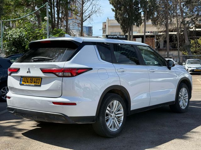 מיצובישי אאוטלנדר