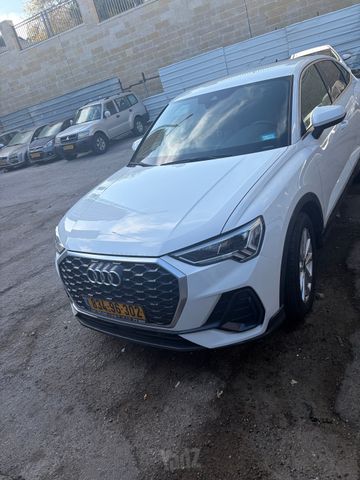 אאודי Q3