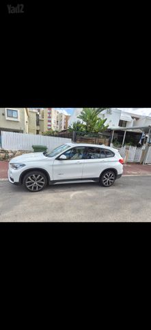 ב מ וו X1