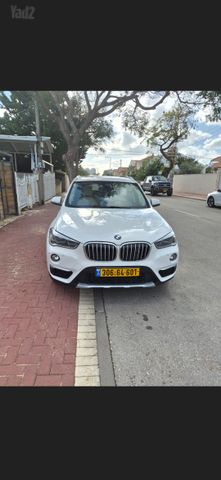 ב מ וו X1
