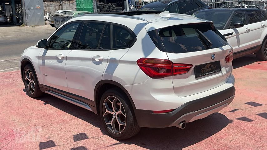 ב מ וו X1