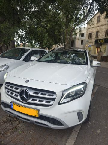 מרצדס-בנץ GLA