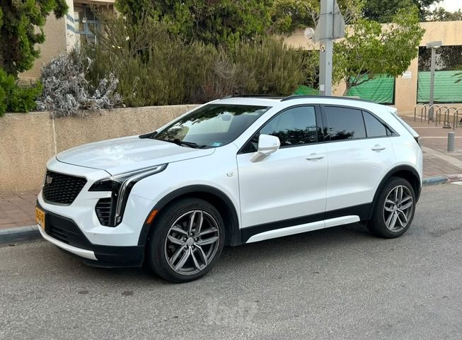 קאדילק XT4