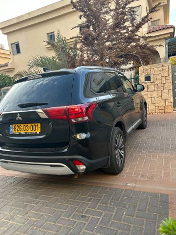 מיצובישי אאוטלנדר